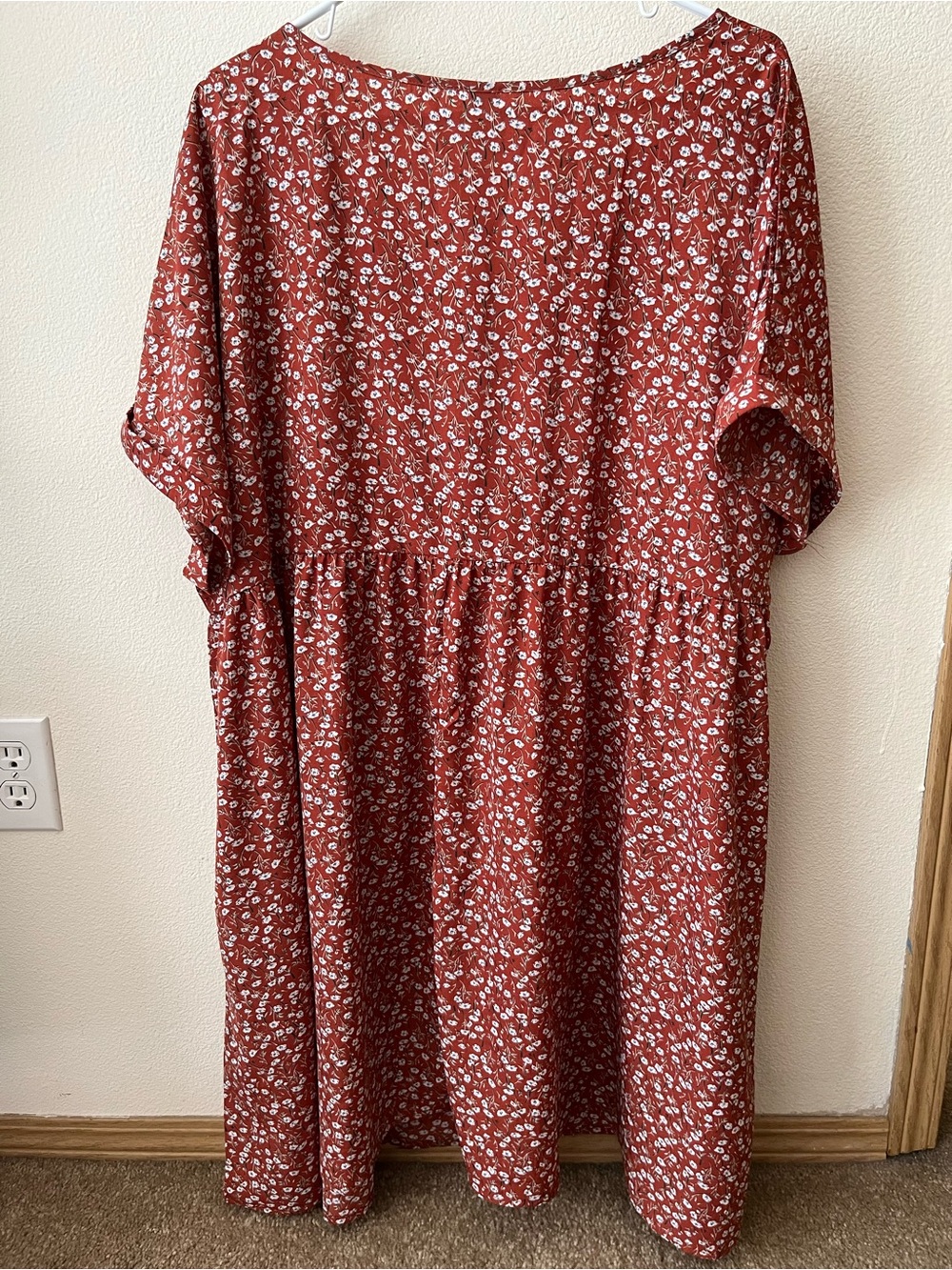 Emery Rose Shein Short Sleeve V-Neck Button Front Ditsy Floral Dress - Picture 5 of 9